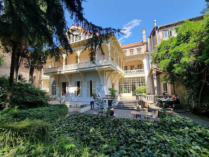 exterior of a mansion which is now Cafe Littera